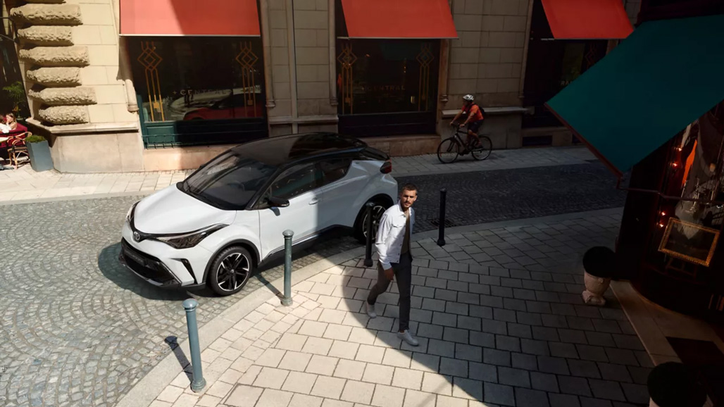 TOYOTA C-HR vue de 3/4 dessus, côté gauche